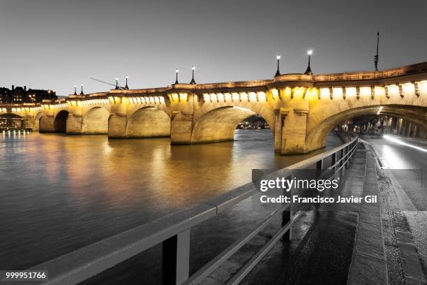 pont neuf, paris, france - pont fotografías e imágenes de stock