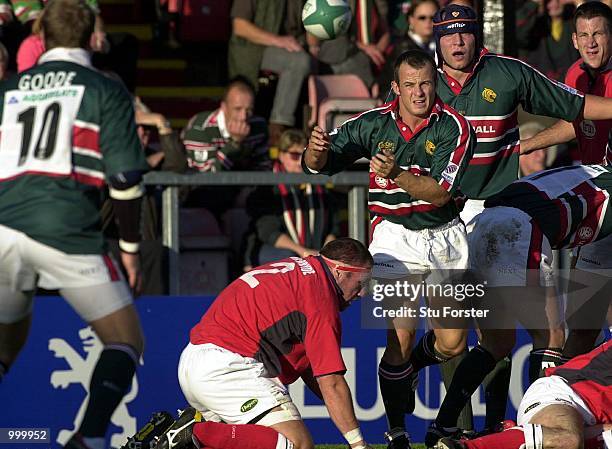 Leicester Tigers player Austin Healey passes the ball from the scrum during the Heineken Cup match between Leicester Tigers and Llanelli at Welford...