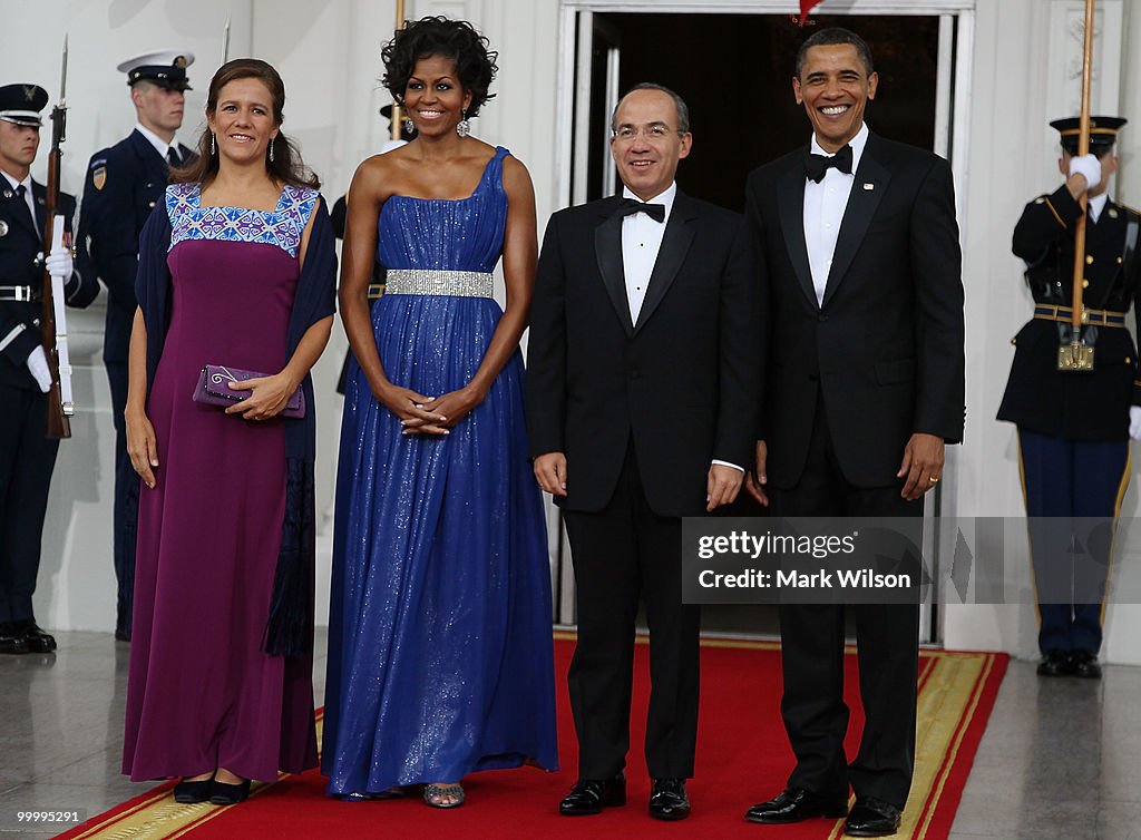 Obamas Greet Mexican Counterparts As They Arrive For State Dinner