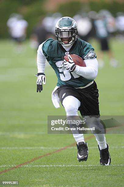 Running back Dwayne Wright of the Philadelphia Eagles runs the ball during practice on May 19, 2010 at the NovaCare Complex in Philadelphia,...