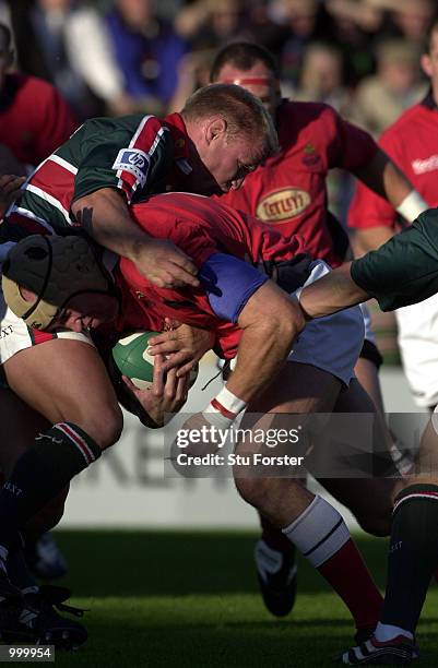 David Hodges of Llanelli in action during the Heineken Cup match between Leicester Tigers and Llanelli at Welford Road, Leicester. DIGITAL IMAGE....