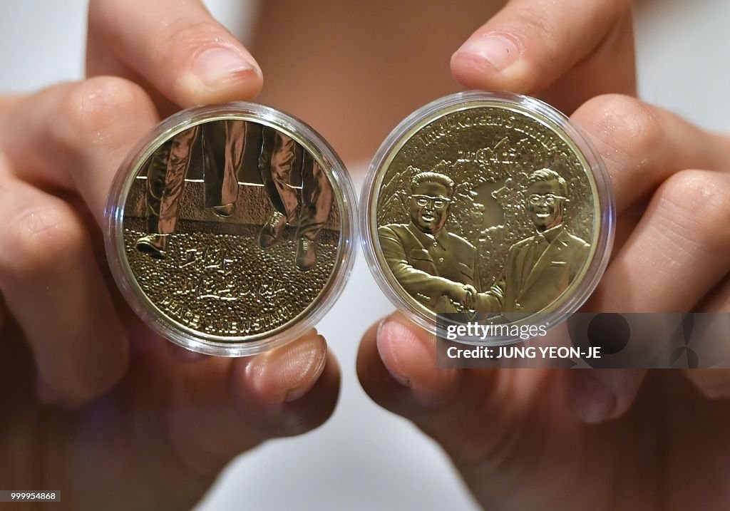 SKOREA-NKOREA-US-SUMMIT-MEDALLION