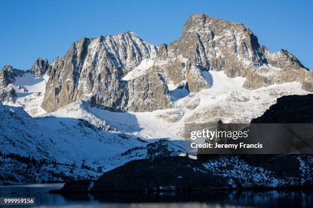 sunrise on banner peak above garnet lake - francis winter 個照片及圖片檔