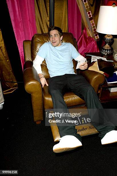 Jake Gyllenhaal with Elite Leather recliner