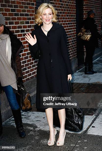 Actress Elizabeth Banks visits "Late Show With David Letterman" at the Ed Sullivan Theater on February 11, 2010 in New York City.