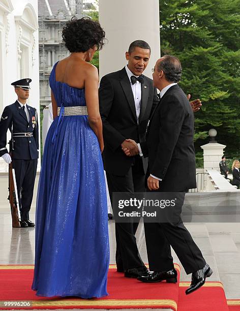 President Barack Obama shakes hands with Mexican President Felipe Calderon as he and first lady Michelle Obama welcome Calderon and first lady...