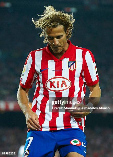 Diego Forlan of Atletico de Madrid reacts during the Copa del Rey final between Atletico de Madrid and Sevilla at Camp Nou stadium on May 19, 2010 in...