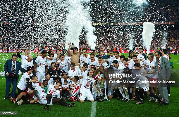 Players of Sevilla celebrate the victory after the Copa del Rey final between Atletico de Madrid and Sevilla at Camp Nou stadium on May 19, 2010 in...