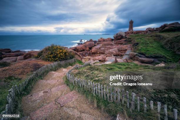 phare de mean ruz - phare stock-fotos und bilder