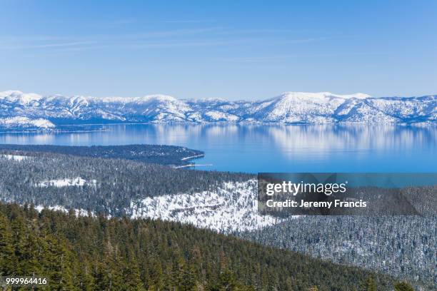 blue skies and sweeping views of the mountains around lake tahoe - sweeping landscape stock pictures, royalty-free photos & images