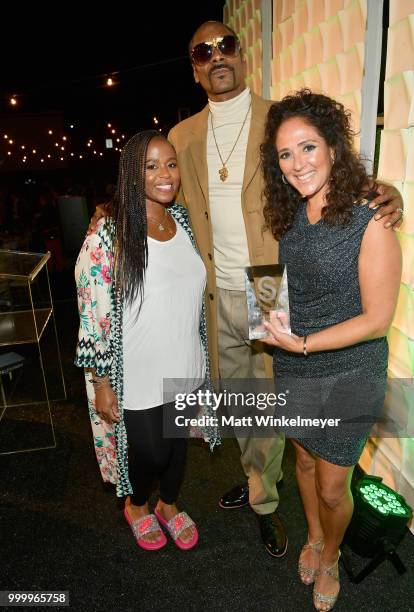 Honoree Constance Schwartz Morini poses for a photo with Shante Broadus and Snoop Dogg during the 33rd Annual Cedars-Sinai Sports Spectacular at The...