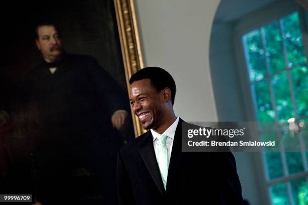 Olympic speed skater Shani Davis arrives at the White House for a state dinner May 19, 2010 in Washington, DC. President Barack Obama and first lady...