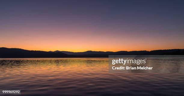 sunset on lake coeur d'alene - brian stock-fotos und bilder