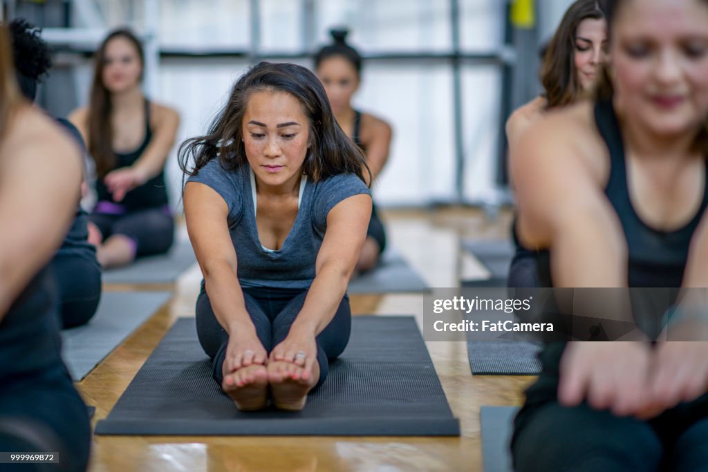 Qui s’étend dans la salle de Gym