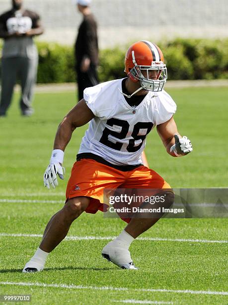 Running back Peyton Hillis of the Cleveland Browns runs a pass pattern during the team's organized team activity on May 19, 2010 at the Cleveland...