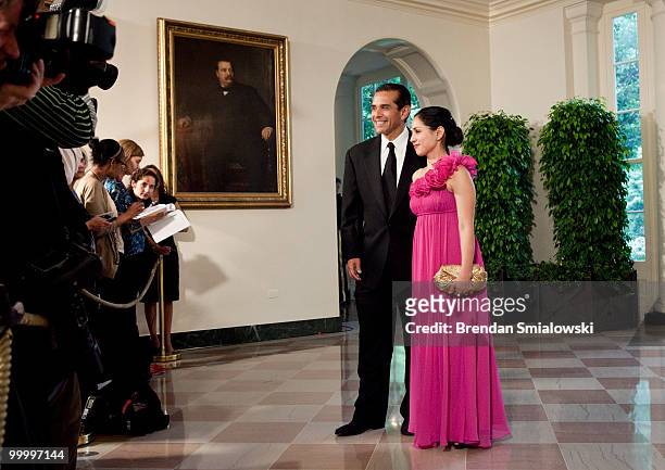 Antonio Villaraigosa, Mayor of Los Angeles, California, and Prisila Rodriguez arrive at the White House for a state dinner May 19, 2010 in...