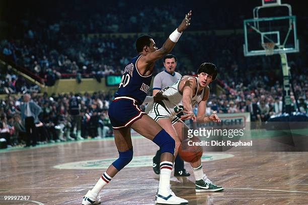 Kevin McHale of the Boston Celtics passes against Marvin Webster of the New York Knicks during a game played in 1983 at the Boston Garden in Boston,...
