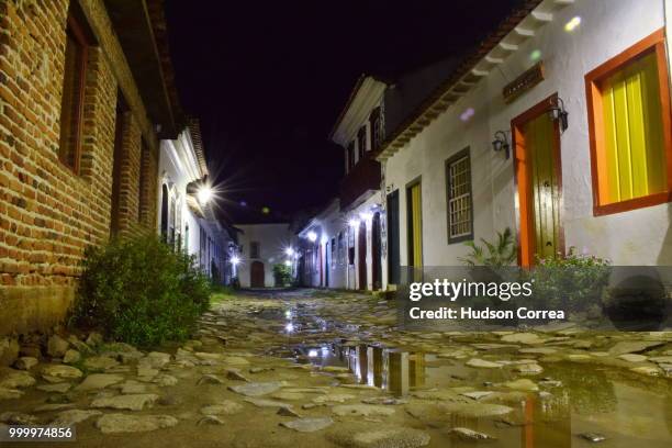 stone street - paraty - correa imagens e fotografias de stock