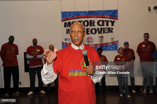 Detroit Mayor Dave Bing, former Detroit Pistons Legend, welcomes volunteers to begin the Leadership Detroit initiative during the 2010 Motor City...