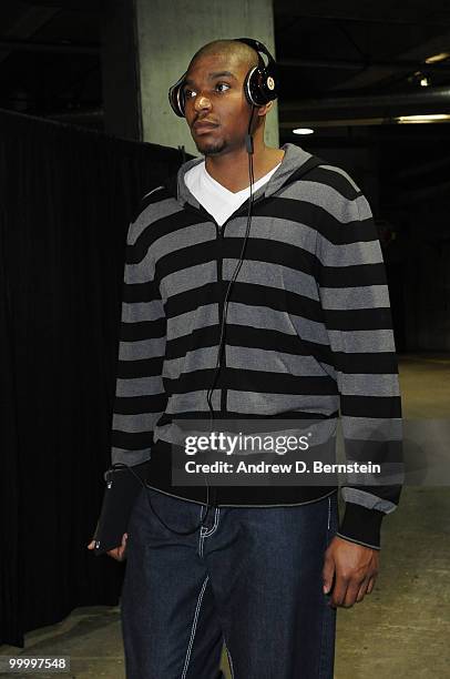 Andrew Bynum of the Los Angeles Lakers arrives before taking on the Phoenix Suns in Game Two of the Western Conference Finals during the 2010 NBA...