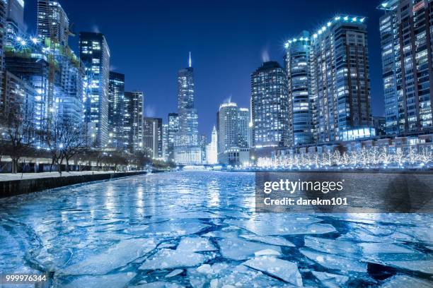 frozen river in winter, chicago, america, usa - frozen and blurred motion stock pictures, royalty-free photos & images