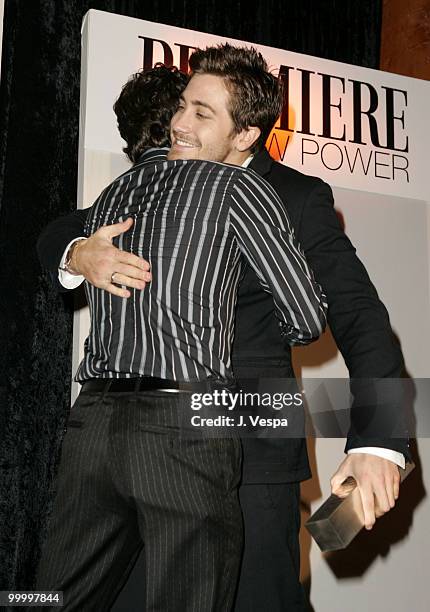 Mark Ruffalo presents the award to Jake Gyllenhaal