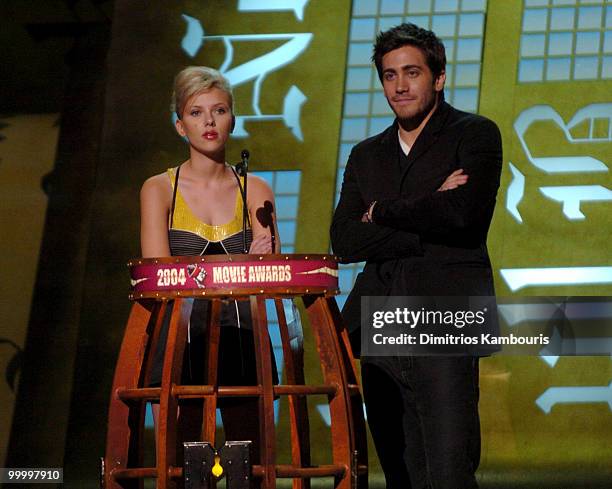 Scarlett Johansson and Jake Gyllenhaal introducing the Yeah Yeah Yeahs