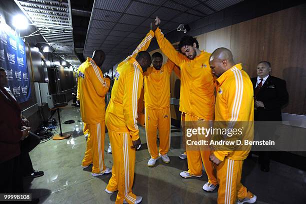 The Los Angeles Lakers huddle together before taking on the Phoenix Suns in Game Two of the Western Conference Finals during the 2010 NBA Playoffs at...