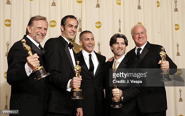 John Dykstra, Scott Stokdyk, Anthony LaMolinara and John Frazier, winners Best Visual Effects for "Spider-Man 2," with presenter Jake Gyllenhaal