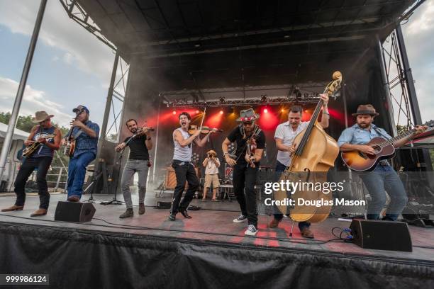 Cory Younts, Critter Fuqua, Ketch Secor, Chance McCoy, Morgan Jahnig and Kevin Hayes of Old Crow Medicine Show performs during the Green River...