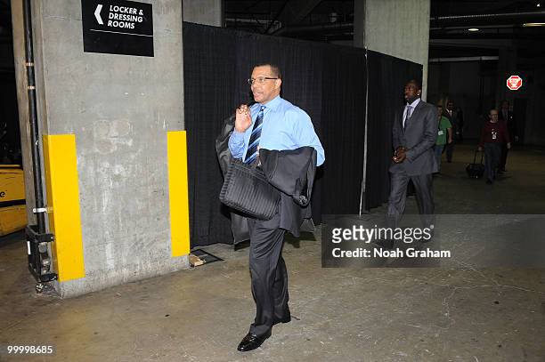 Head Coach Alvin Gentry of the Phoenix Suns arrives before taking on the Los Angeles Lakers in Game Two of the Western Conference Finals during the...