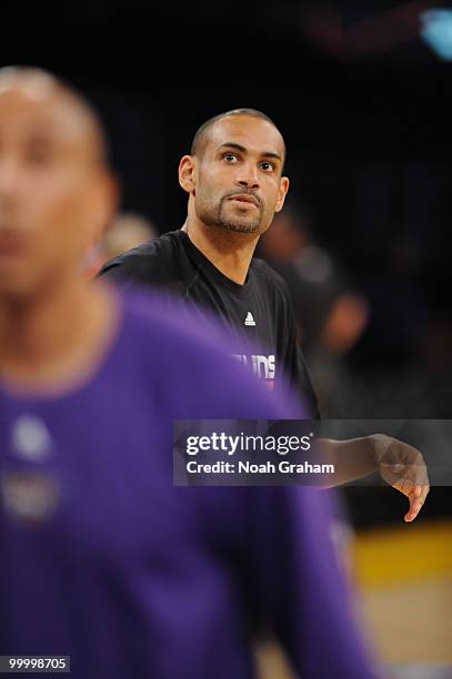 Grant Hill of the Phoenix Suns warms up before taking on the Los Angeles Lakers in Game Two of the Western Conference Finals during the 2010 NBA...