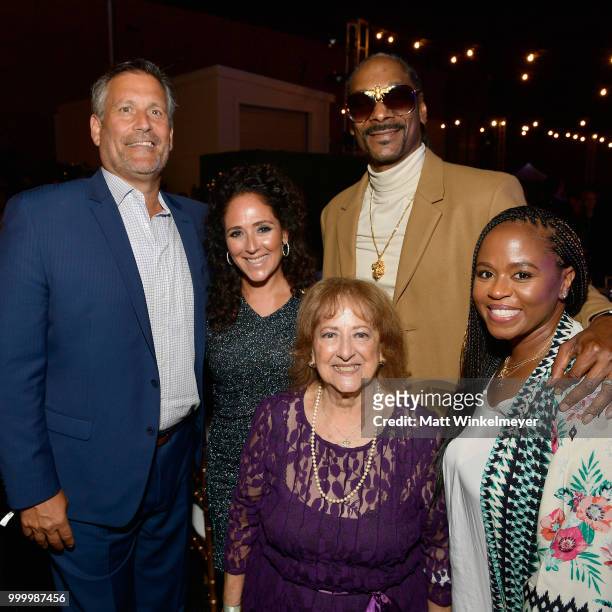 Mike Morini, honoree Constance Schwartz Morini, guest, Snoop Dogg and Shante Broadus attend the 33rd Annual Cedars-Sinai Sports Spectacular at The...
