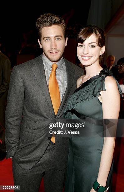 Jake Gyllenhaal and Anne Hathaway