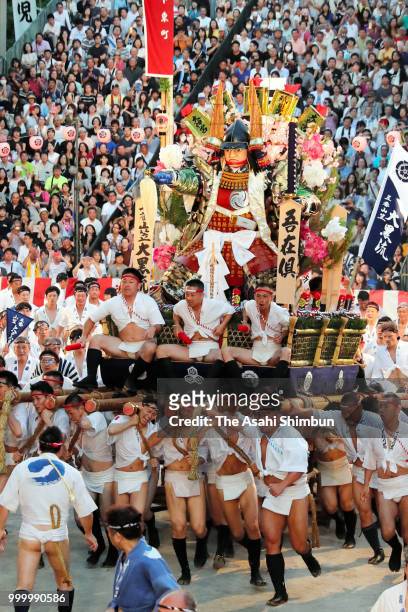 The fifth Daikoku Nagare members runs with float called 'Yamakasa' during the 'Oiyama' race through Seido Street of Kushidajinja Shrine during the...