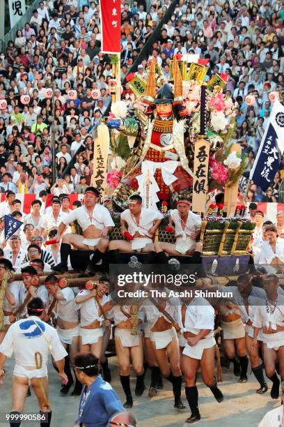 The fifth Daikoku Nagare members runs with float called 'Yamakasa' during the 'Oiyama' race through Seido Street of Kushidajinja Shrine during the...