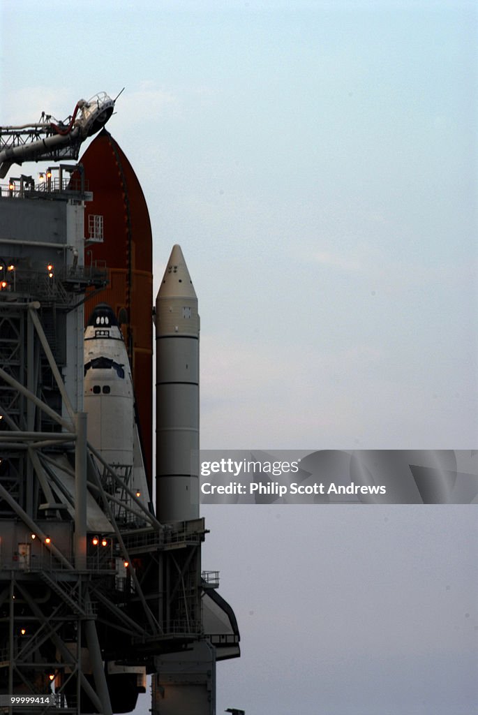 The Space Shuttle Discovery wait