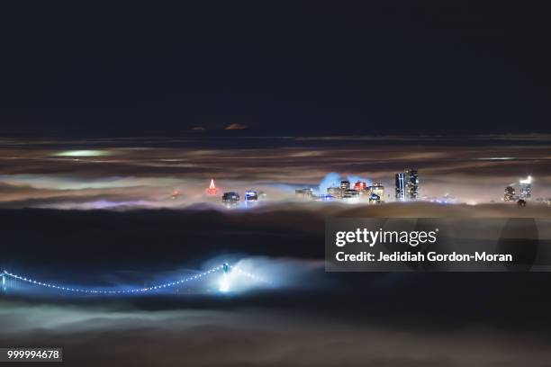 vancouver above the fog 20 - moran stockfoto's en -beelden