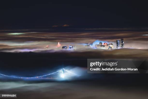 vancouver above the fog 1 - moran stockfoto's en -beelden