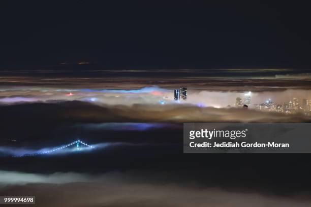 vancouver above the fog 7 - moran stockfoto's en -beelden
