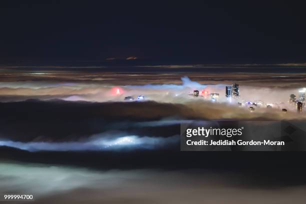 vancouver above the fog 8 - moran stockfoto's en -beelden