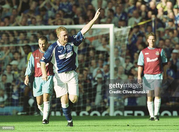 Steve Watson of Everton celebrates scoring during the match between Everton and West Ham United in the FA Barclaycard Premiership at Goodison Park,...