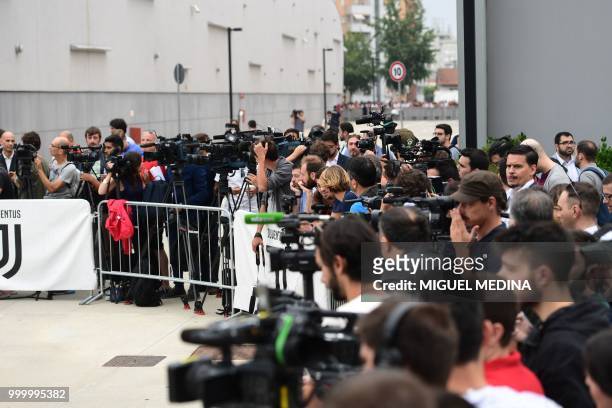 Medias stand as they wait for Cristiano Ronaldo at the entrance of the Juventus medical center at the Alliance stadium, on July 16, 2018 in Turin as...