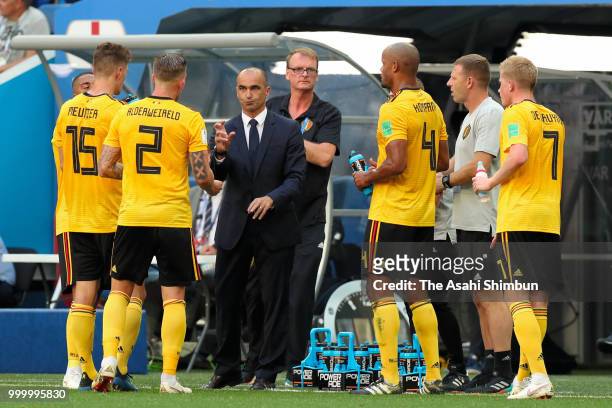 Head coach Roberto Martinez of Belgium instructs players during the FIFA 2018 World Cup Russia Play-off for third place match between Belgium and...