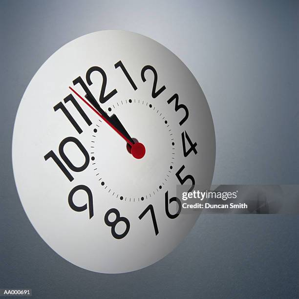 Clock Overflow 772 One Oclock Stock Photos, High-Res Pictures, and Images - Getty Images