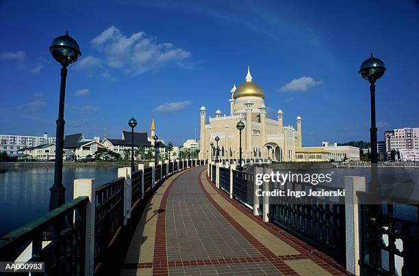 omar ali saifuddin mosque in brunei - bandar seri begawan stock pictures, royalty-free photos & images