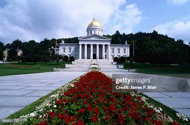 state capitol at montpelier, vermont - montpelier vermont stock pictures, royalty-free photos & images