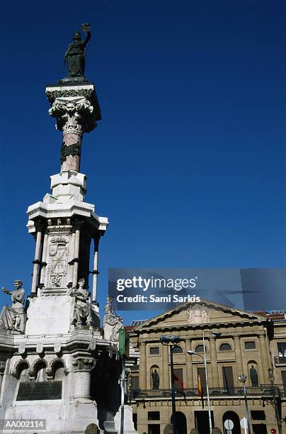 monumento a los fueros - monumento stock-fotos und bilder