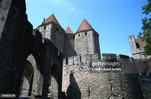 towers rising above the gates to a walled city - aude stock pictures, royalty-free photos & images