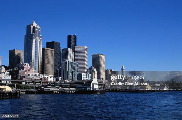 seattle skyline - elliott bay stockfoto's en -beelden